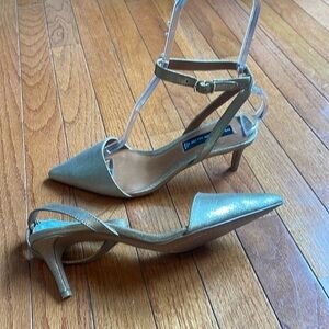 🗑️ nwot Steven  Caydence gold leather ankle strap pointed toe pumps